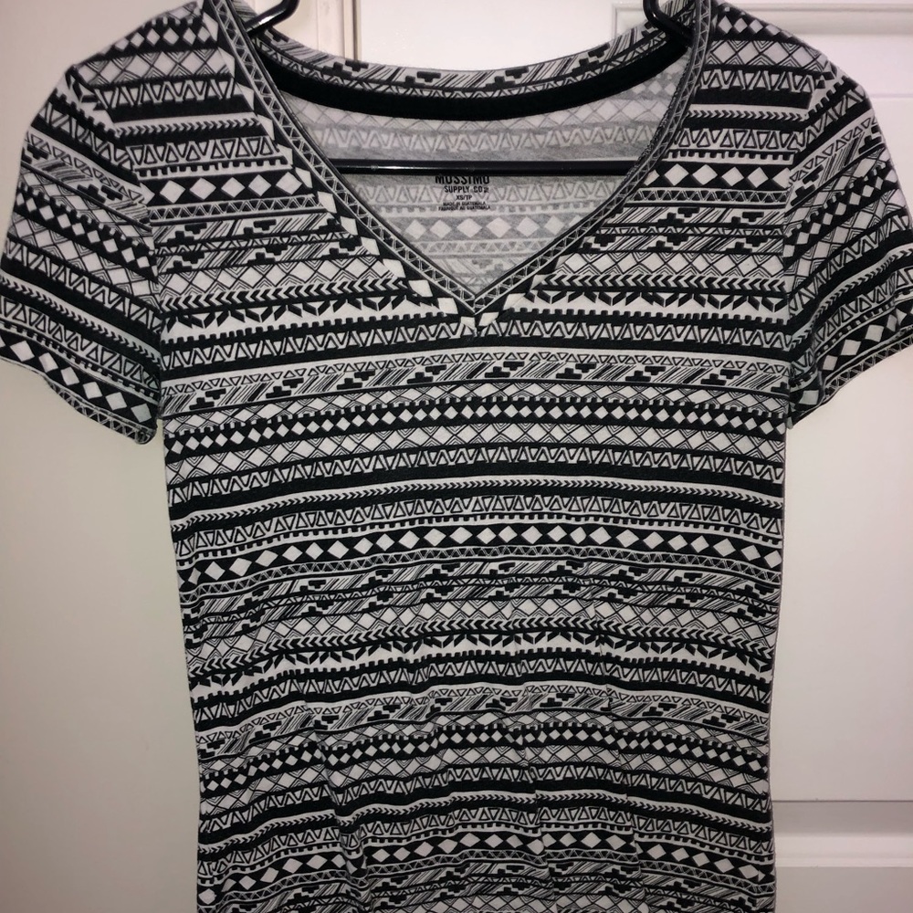 Aztec print v-neck